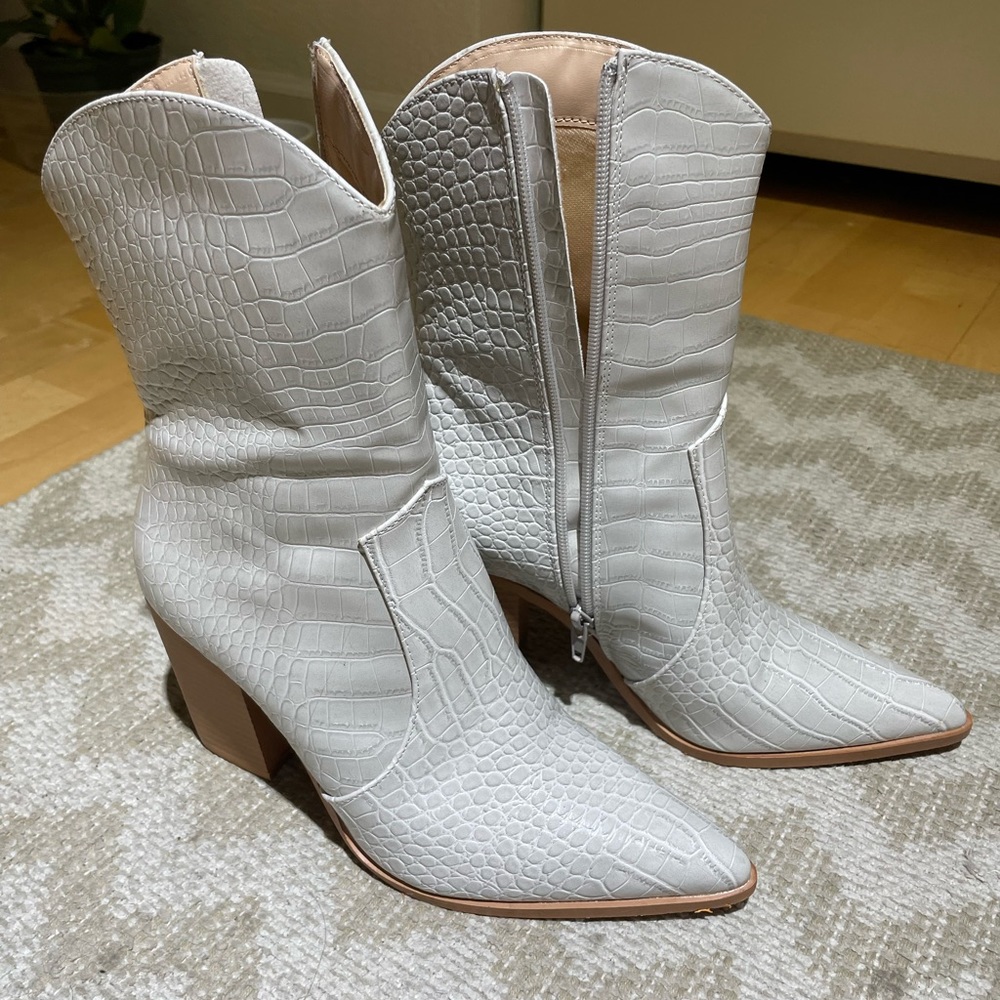 Lulu’s Crocodile Print Cowboy Boots - 6.5